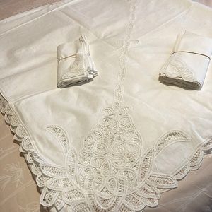 Gorgeous Battenberg Tablecloth w/Napkins